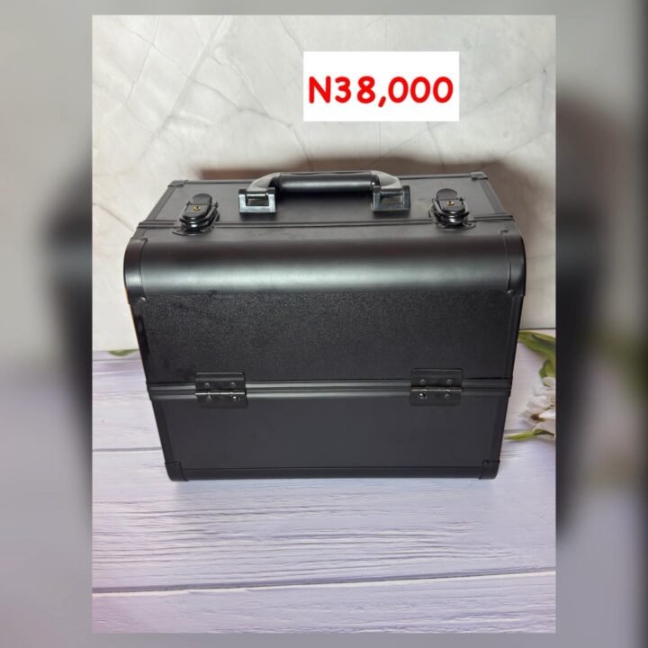 Stay organized like a pro 
This premium professional makeup box is perfect for m…