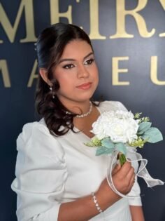 Noiva linda @grazielaalima_ 
Foi um prazer te atender nesse dia tão especial.
Fi…