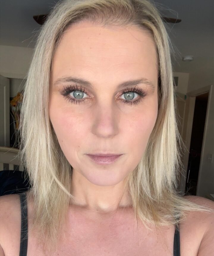 I’m all about fast, effortless makeup  This look took under 10 minutes and my la…