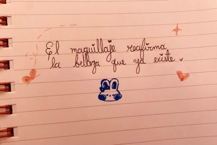 Con maquillaje o sin el, somos hermosas. 
#girlis #tiendafísica #makeup #beutifu…