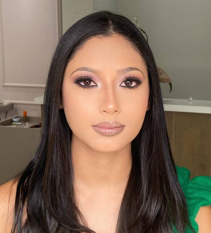 Make nessa linda  
@_carol.goes 
.
.
.
#maquiadoraprofissional #makeup #maquiand…