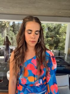 ANTO maquillaje y ondas por mi para esta bomba el otro dia en el matri que tenia…