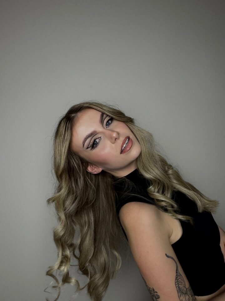 born to stand out, not to fit in 

#makeupinspo #makeup #blackandwhite #fyp…