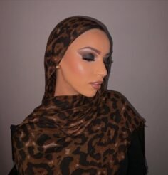 𝓢𝓱𝓮𝓱𝓪 ♡

Soft sculpted skin, smoked-out eyes, and a sharp lifted wing 

A timele…