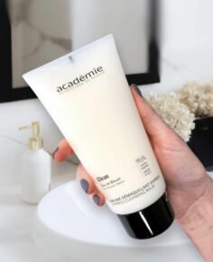 Saviez-vous que le Baume Démaquillant Express est un must durant l’hiver pour ne…