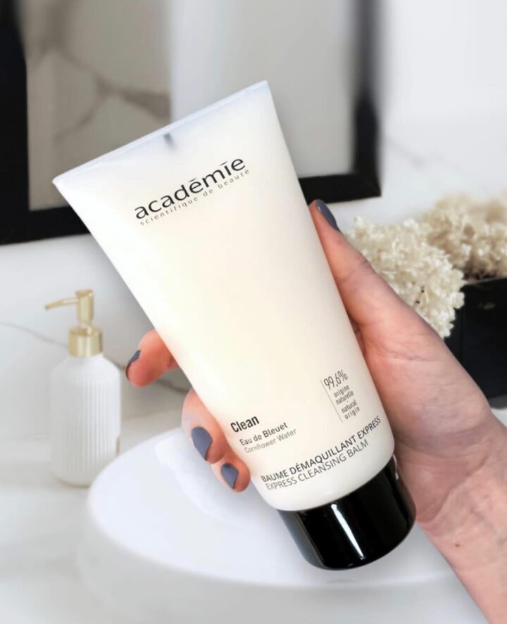 Saviez-vous que le Baume Démaquillant Express est un must durant l’hiver pour ne…