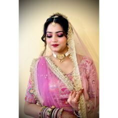 सुंदर गोरी 

Hair @yashmorwal259 

#rajasthanilook #makeup #trend #makeupartist …