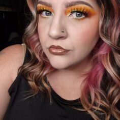 Candy corn inspired look!

#halloweeneyeshadow #ʜᴀʟʟᴏᴡᴇᴇɴ2025 #makeup #colorfule…