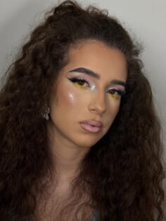 Strălucire care vorbește fără cuvinte 
Un mix de culori îndrăznețe, lumină și at…