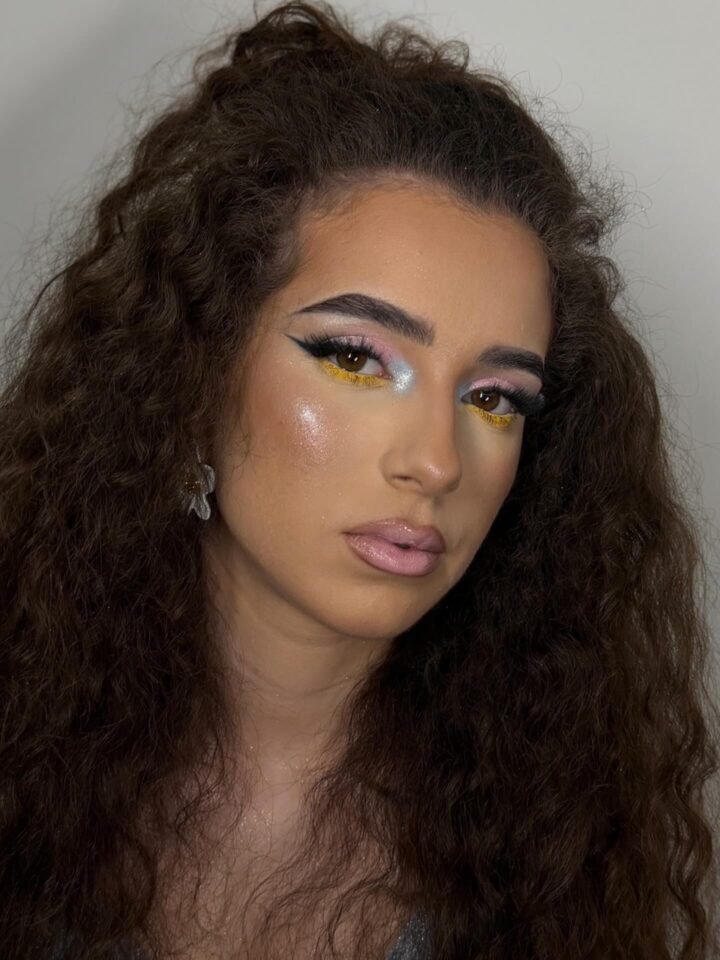 Strălucire care vorbește fără cuvinte 
Un mix de culori îndrăznețe, lumină și at…