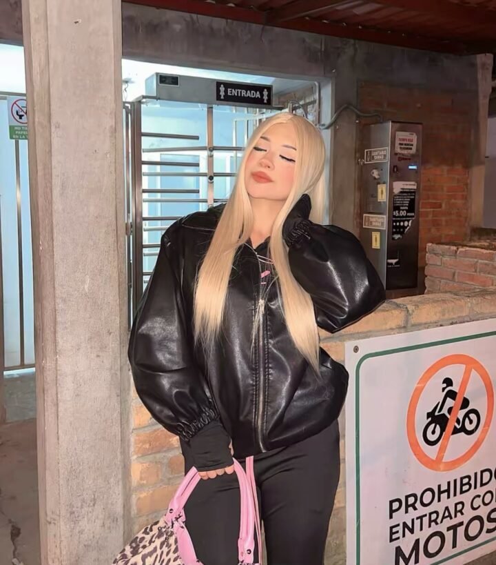 like si la ves un sábado :7
.
.
.
.
.
.
.
.
.
#outfit #makeup #xxxtentacion #bad…