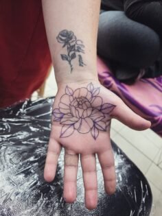 Lil palm banger 
I always love palms, so excited to see how this one heals!!!!
M…