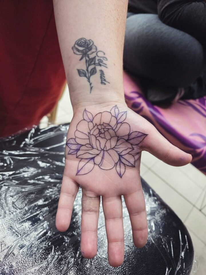 Lil palm banger 
I always love palms, so excited to see how this one heals!!!!
M…