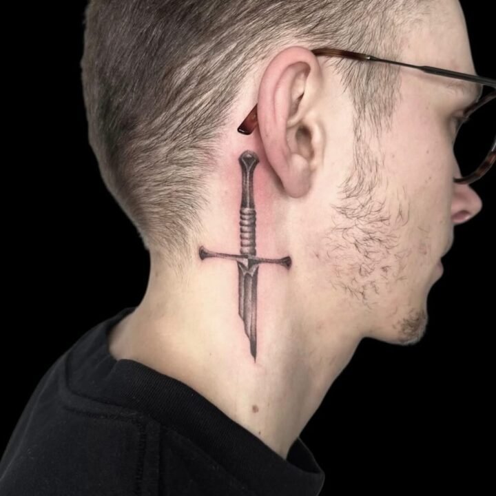 Narsil von Liz @grotesque_tattoos – unsere Maus hat noch freie Termine für Janua…