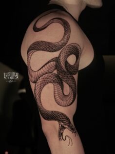 BLACKWORK TATTOOS

DONE USING @eztattooing @cheyenne_tattooequipment @radiantcol…