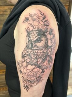 Fun one from earlier this week 
#tattoo #tattoos #owl #illustrice #fineline #flo…