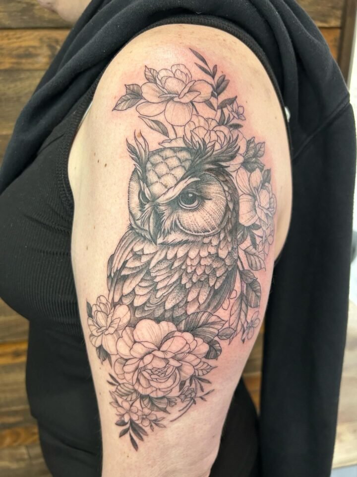 Fun one from earlier this week 
#tattoo #tattoos #owl #illustrice #fineline #flo…