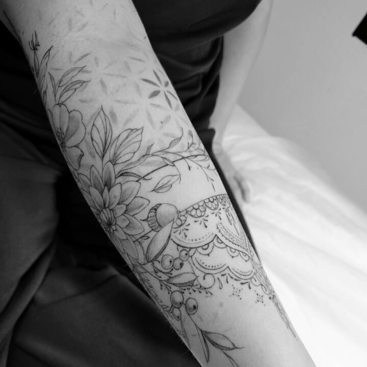 F I N E L I N E
Floraler Stil mit Blume des Lebens 
.
.
.
#illertissen #tattoo #…