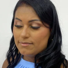 Make leve, elegante e cheia de personalidade
.
.
.
.
.
.

.
#maquiagem #makeup…