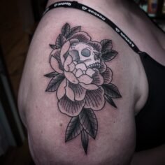 Fun stuff from today

#apothictattoo #tattoo#tattoos#blackandgreytattoo #womenwi…