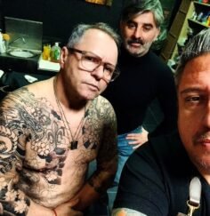 Les amis au shop , entre le monde des bikers , des joueurs professionnels et du …