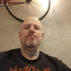 Mi incuriosiva la bicletta sopra la testa. .. ! E non era un illusione ottica ca…