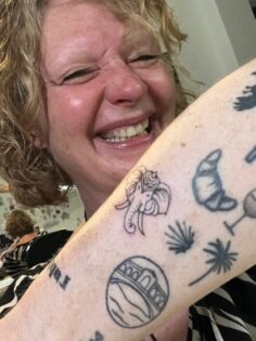 “Tattoos are better with great company. Thanks for make my day ”. 

@syatattoost…