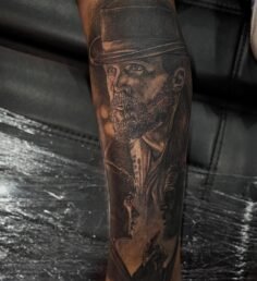 Tommy #thomasshelby #tommyshelby #peakyblinders #peakyblinder #tattoo #tattooist…