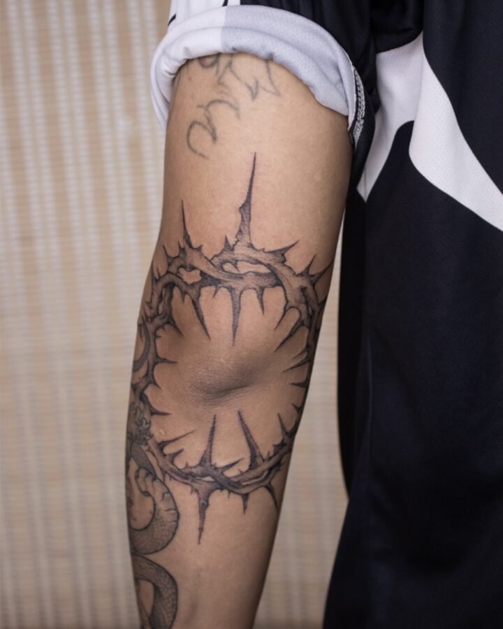 Freehand – Crown of thorns
only at my studio 
Dm for more questions 
 Sole tatto…