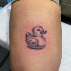 Tiny duck for Soph, thank you boss! Reference supplied. #painting #drawing #illu…