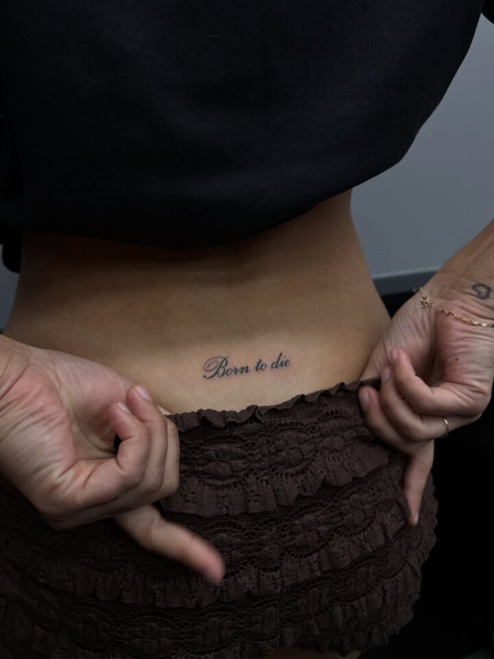 @__maddymunro 

#tattoo #brisbanetattoo #scripttattoo…