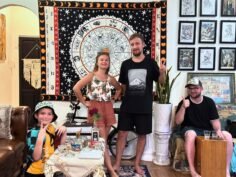 Funny day 
•
•
•
•
#funnyday #tattoo #family #friends #vibes…