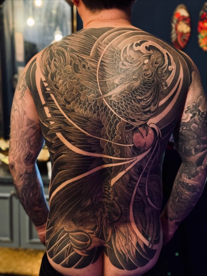 봉황
등 전체 백피스 작업
흑백으로 밀도감 있게 마무리
흑백좋아하는분들  DM

#봉황타투 #청주타투 #흑백타투 #등타투 #이레즈미…