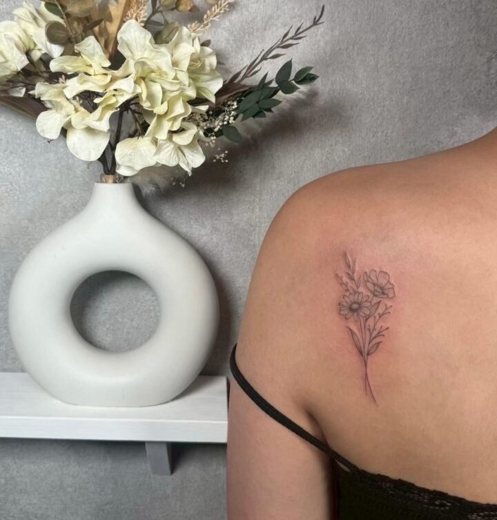 肌に馴染む花。

#ワンポイントタトゥー
#flower tattoo
#繊細タトゥー
#大阪タトゥー
#tattoo…