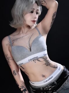 NEW

#tattoo #tattoogirl #abstracttattoo #和彫 #ハイトーンボブ…