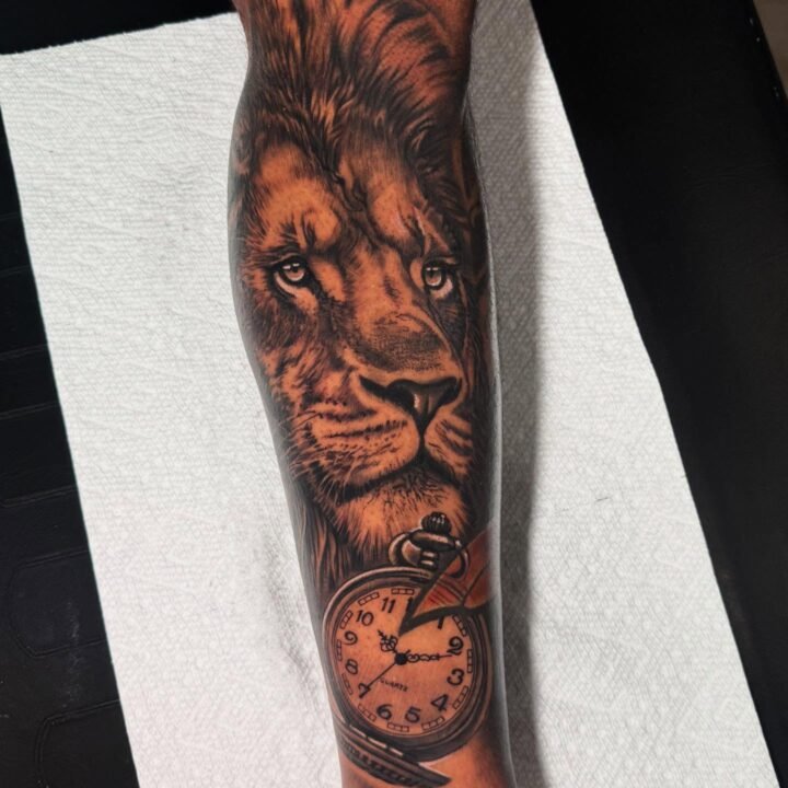Did this lion today on @chriseboa on his leg  thank you for trusting me and than…