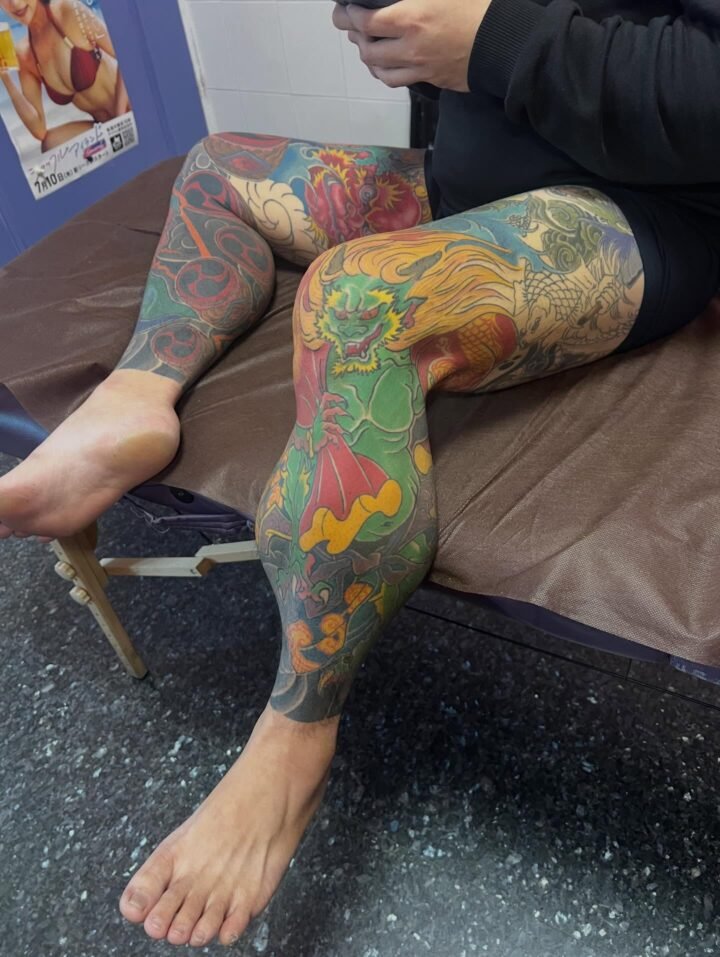 真的是賣車王阿猛，知道該怎麼擺姿勢
終於完成小腿的部分，客人滿意師傅也滿意
珍惜每一次的見面，願各位一切安好。#刺青 #tattoo…