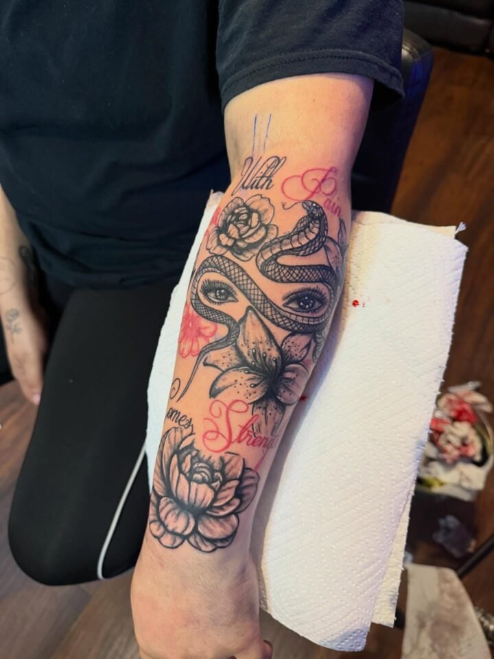 With pain comes strength  

Half sleeve By @inkdbybrazyy
Contact (404) 916-6738 …