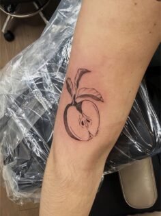 To the core

#tattoo #apprentice #indianapolistattoo #tattooartist #art…