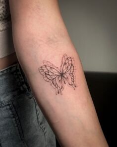 • M A R I P O S A • 
•
•
•
•
•
#tattoo #tatuaje #fineline #lineafina #fyp…