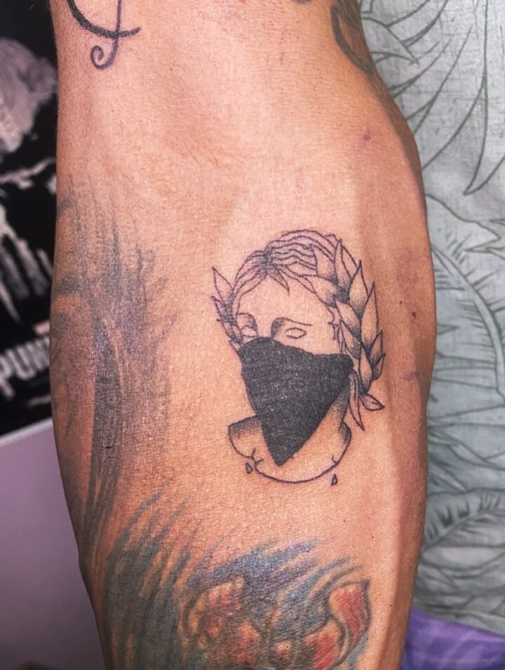 A arte imita a vida, e a vida exige que a gente saiba quando se esconder para po…