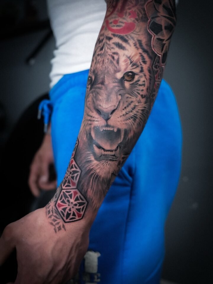 Tiger geometric 
By: Kaniel To
San Diego, CA 

#tattoo #tattooidea #tattoostyle …