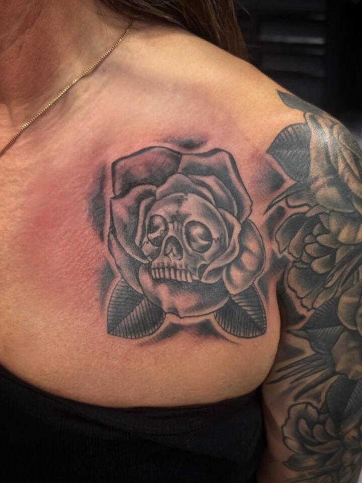 Did this one this evening on @ssky1025 and we also did more roses in the back to…