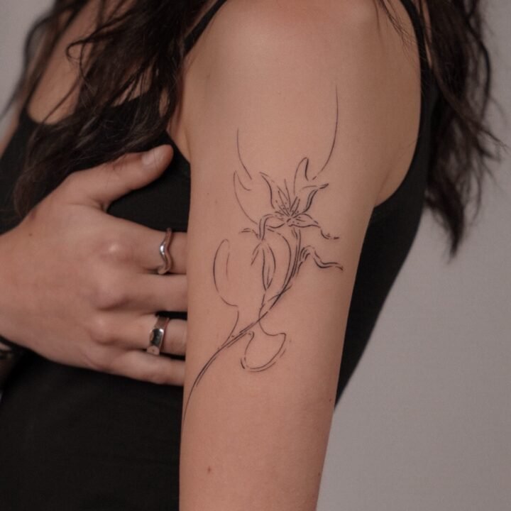 Fineline lily blooming exactly where it belongs

For bookings 
swink.tattoos@gma…