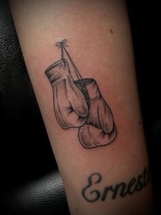 Put em up #tattoo #neworleanstattoo #neworleanstattooartist…