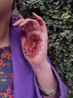 How intricate is this design? Very much right 

New henna design

Henna is my pa…