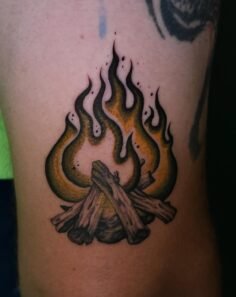 Got the chance to give some more colour a go with this pretty lil campfire desig…