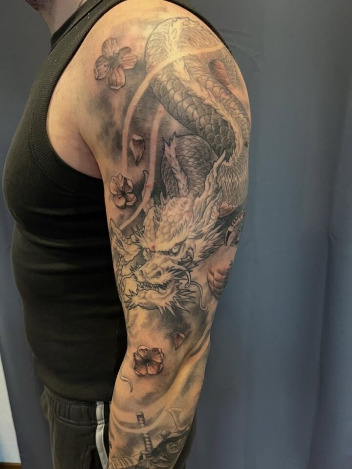 #tattoo #dragontattoo #sleevetattoo #blackandgreytattoo #samuraitattoo…
