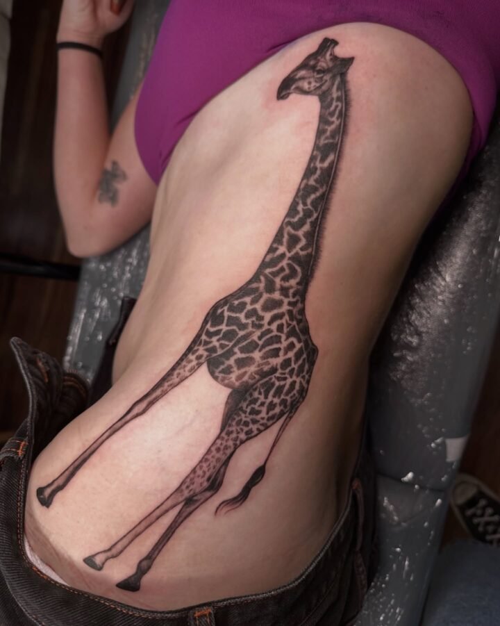 Super crazy sit for Martina getting this b i g giraffe  thanks so much as always…