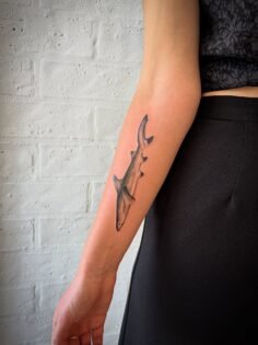 Shark by @stevieleatattoos 

#sharktattoo #tattoo…